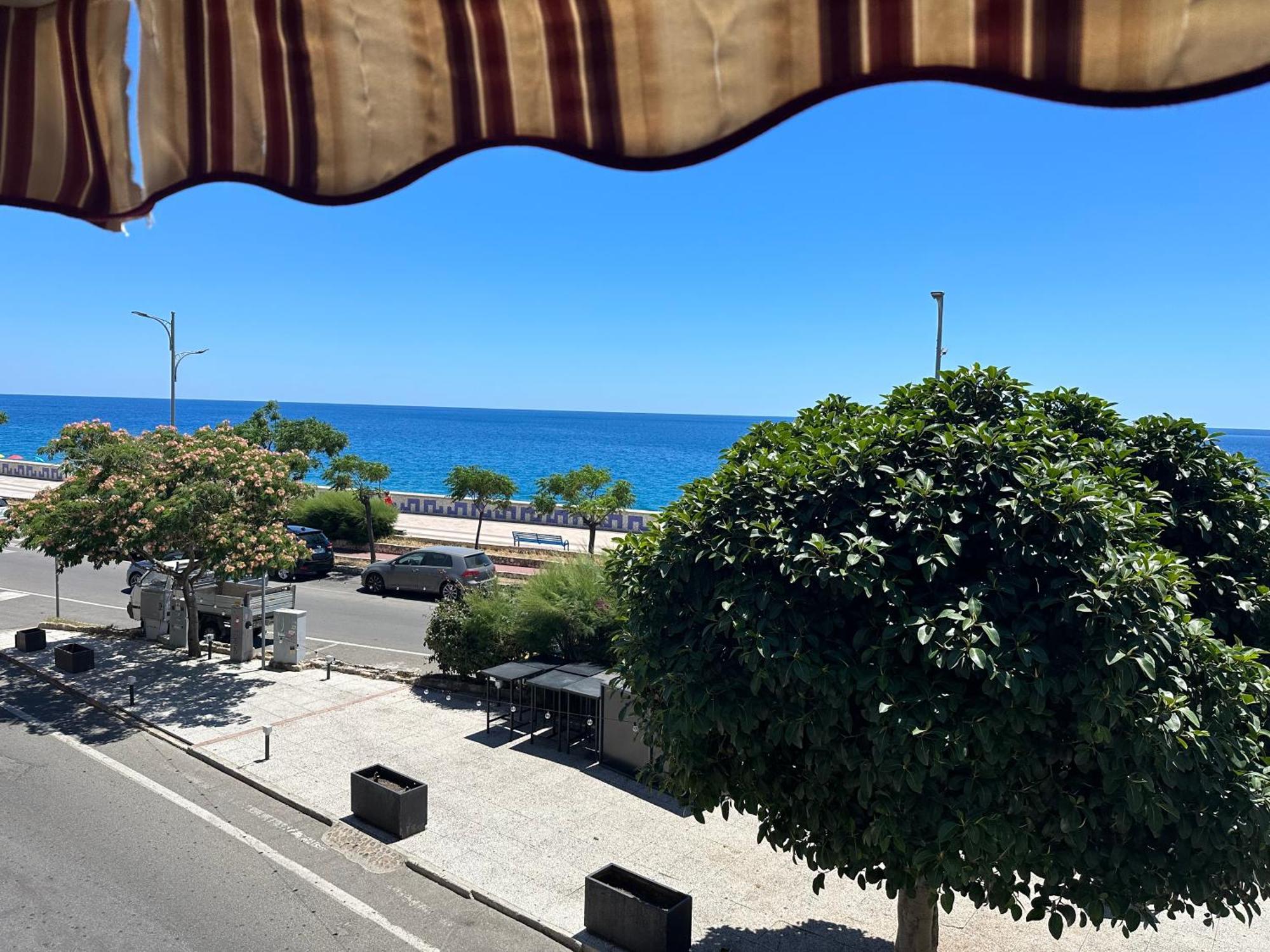 Hice Lungomare Fronte Mare